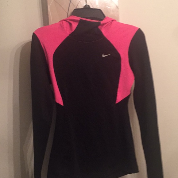 Nike Tops - Nike tee